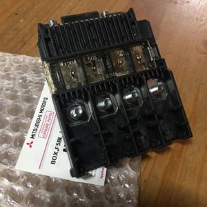 ກ່ອງຟິວ ຫມໍ້ໄຟ Mitsubishi Triton ປີ 2004-2014 ຂອງແທ້ສູນ