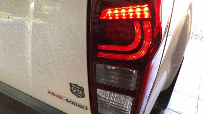 ໄຟຕາທ້າຍ ISUZU Dmax ປີ 2013 - 2018 ແທ້ສູນ - Image 3